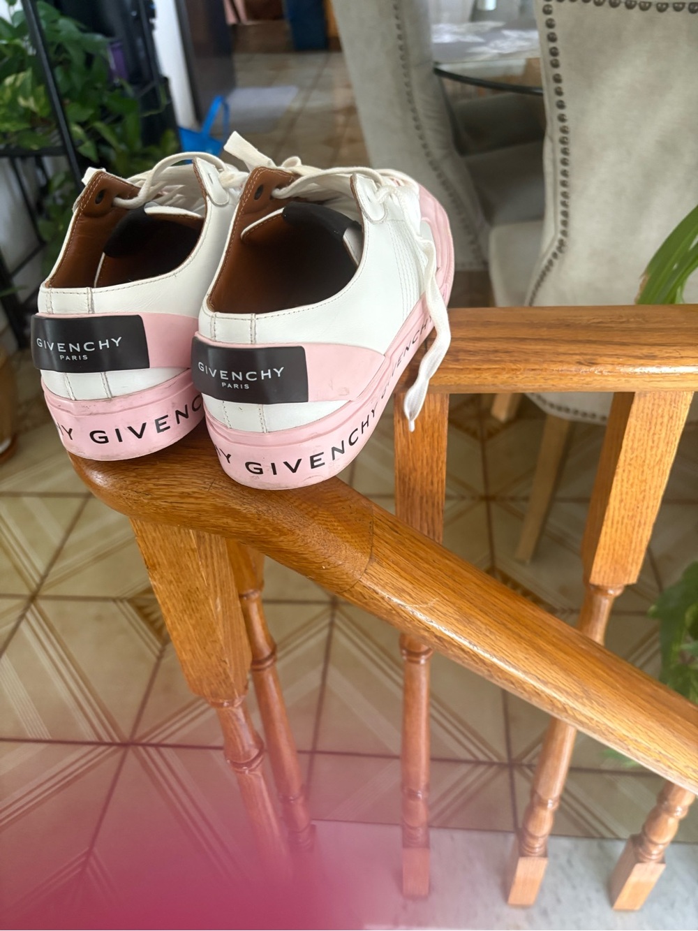 Authentic Givenchy Pink and White Leather Low-Top Sneakers - Picture 4 of 8